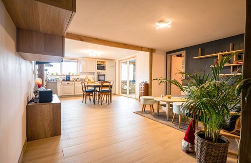 Froidchapelle Apartment | Appartement Tout Confort Avec Terrasse Couverte. Calme et Détente