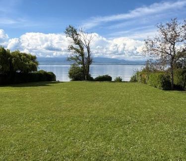 Anthy-sur-Leman Apartment | Appartement tout confort pieds dans l'eau avec vue imprenable , pause nature