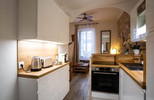 Riou - Petit Juas - Av de Grasse Apartment | Appartement très cosy avec cour
