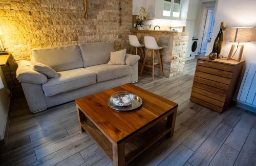 Riou - Petit Juas - Av de Grasse Apartment | Appartement très cosy avec cour