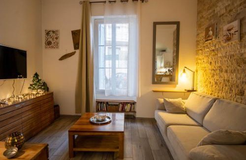 Riou - Petit Juas - Av de Grasse Apartment | Appartement très cosy avec cour
