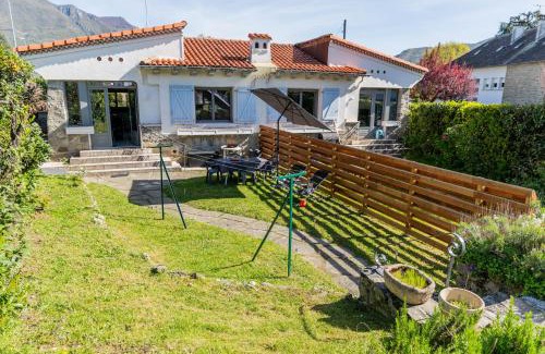 Argeles Gazost Apartment | Appartement « Villa Josy » cosy à Argelès-Gazost avec jardin