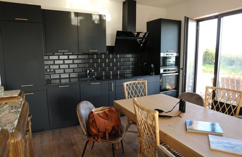 Reville Apartment | Appartement vue mer Imprenable et Accès Direct Plage