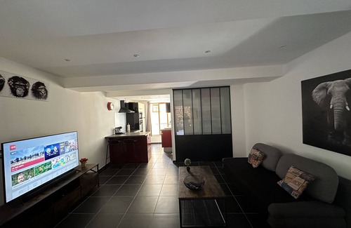 Cotignac Apartment | Appartement Vue sur le Rocher