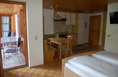 Schoppernau Apartment | Appartements Karin Mitten im Grünen
