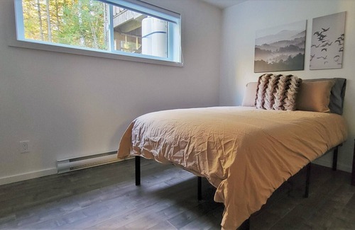 Saint Donat Apartment | Appartment in the wood, 5 minutes away from the village and ski hill!