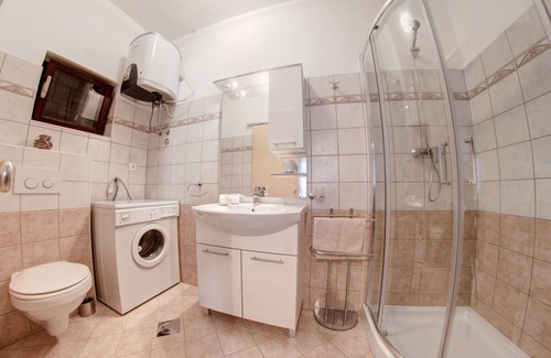 Vratarusa Apartment | Appartment immersed in Mediterranean garden