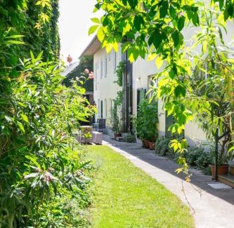 Podersdorf am See Apartment | Appartmenthaus Josefikeller