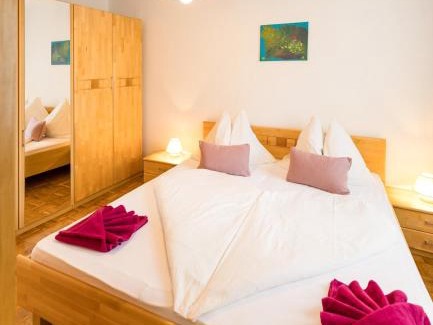 Podersdorf am See Apartment | Appartmenthaus Josefikeller