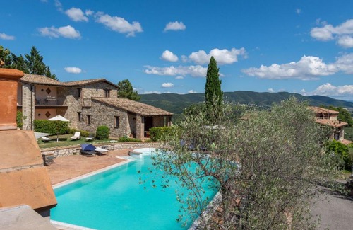 Canalicchio House | Appealing Holiday Home in Collazzone with Sauna & Pool