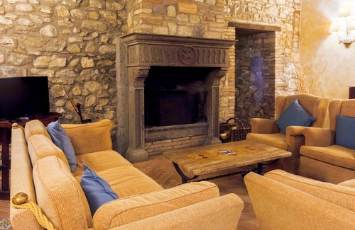 Canalicchio House | Appealing Holiday Home in Collazzone with Sauna & Pool