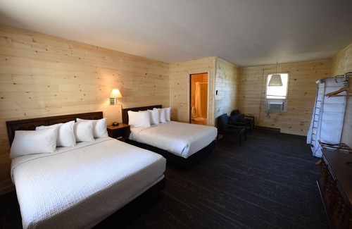 Mackinaw City Hotel | Apple Blossom Boutique 1