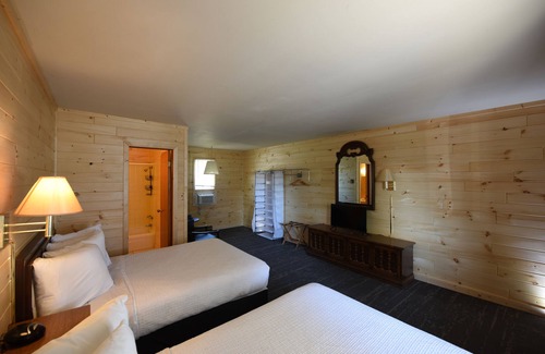 Mackinaw City Hotel | Apple Blossom Boutique