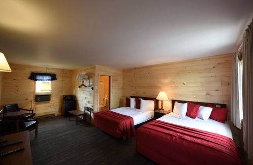 Mackinaw City Hotel | Apple Blossom Boutique 4