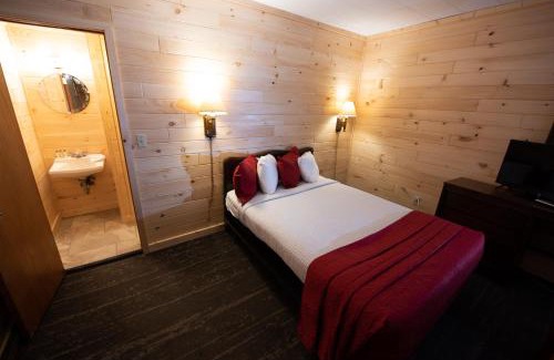 Mackinaw City Hotel | Apple Blossom Boutique