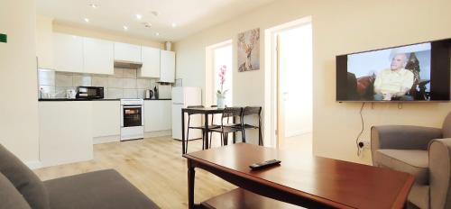 Hillingdon Apartment | Apple garden B-5
