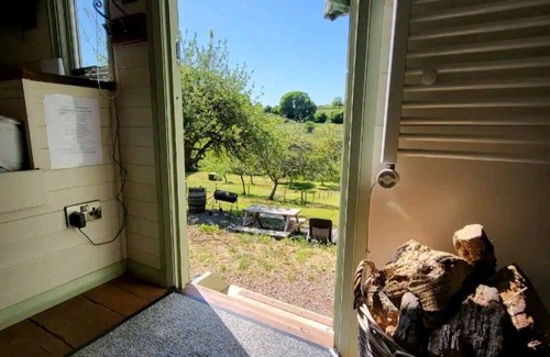 Paignton Cabin | Apple hut, romantic shepherd hut retreat with log burner, hot tub, pet friendly!
