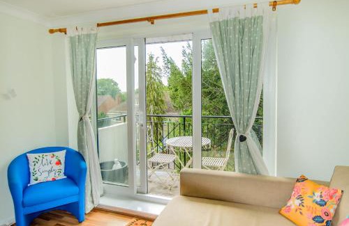 Cowley Apartment | Apple Perch 2BR Flat - Free Parking