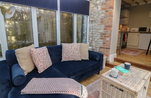 Osmington Mills Cottage | APPLE TREE COTTAGE, pet friendly, with a garden in Preston