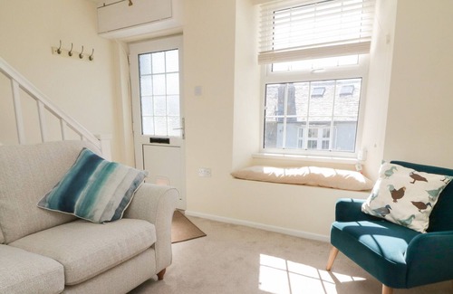 Aveton Gifford House | APPLE TREE COTTAGE, pet friendly, with open fire in Aveton Gifford
