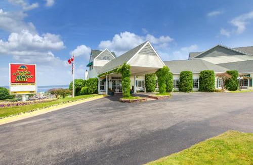 Petoskey Hotel | Apple Tree Inn; SureStay Collection by Best Western