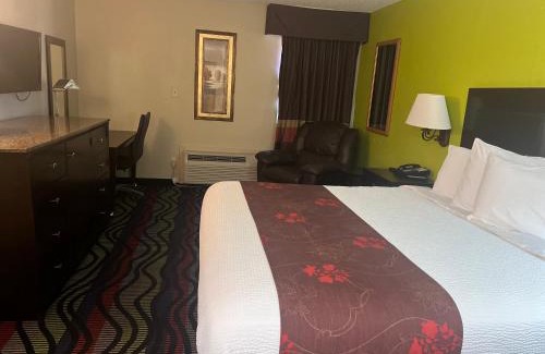 Independence Hotel | Apple Tree Inn