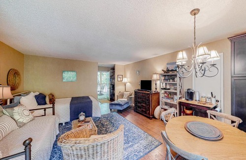 Lake Lure Hotel | Apple Valley Treetop Villa