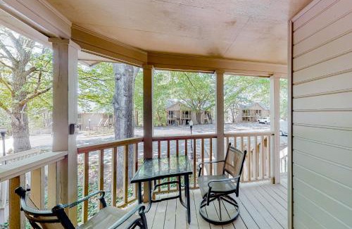 Lake Lure Hotel | Apple Valley Treetop Villa