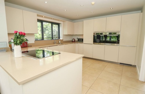 New Forest District Cottage | APPLETREE COTTAGE, pet friendly, with a garden in Fordingbridge