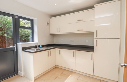 New Forest District Cottage | APPLETREE COTTAGE, pet friendly, with a garden in Fordingbridge