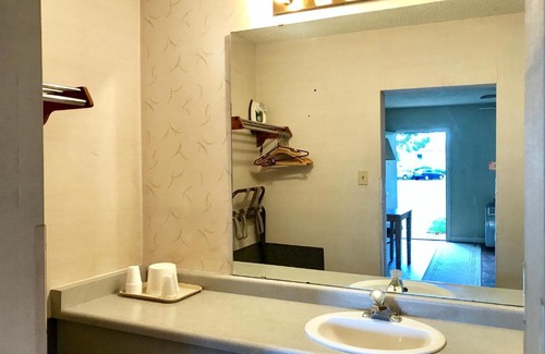 Richfield Hotel | Appletree Inn