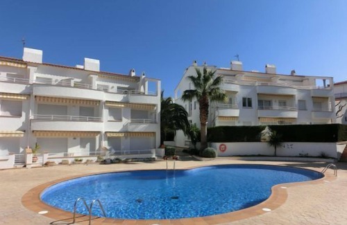 Llanca Apartment | appt 6 pers with swimming pool, beach at 200m, port at 400m and shops at 300m