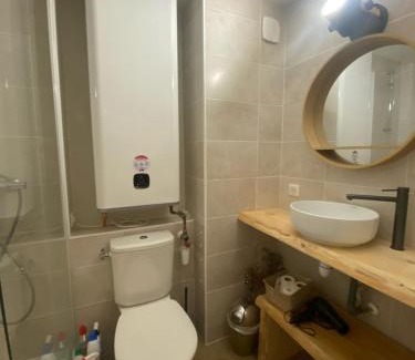 La Mongie Apartment | Appt chaleureux 2 - 4 personnes au pied des pistes - draps et linges de toilette non fournis - ménage non inclus - attention rénovation de façade actuellement
