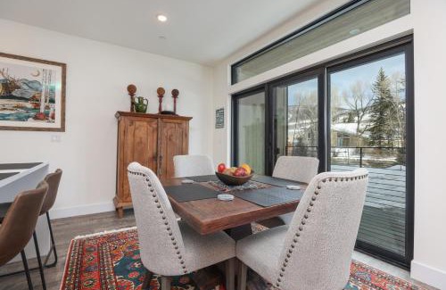 Silverthorne House | Après Shores Condo: Upscale Riverfront Retreat