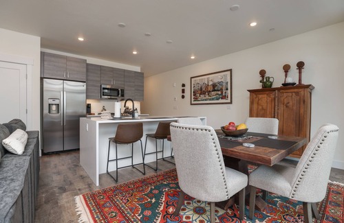 Silverthorne Condo | Après Shores Riverfront: Upscale Downtown Retreat