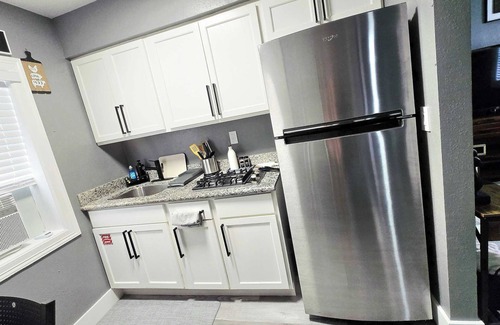 Baytown Apartment | APT#2 Quiet comfortable place near chemical plants
