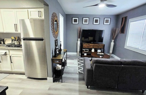 Baytown Apartment | APT#2 Quiet comfortable place near chemical plants