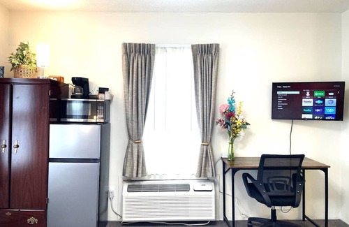 Paulding Apartment | Apt. 3 - Ensuite Bath, Roku, Fridge/Micro, Queen