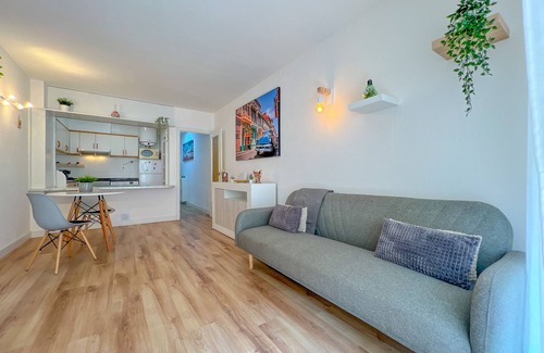 Pineda de Mar Apartment | Apt. 3 pax, community pool, 170 m from the beach and free wifi. Vivalidays Vianka