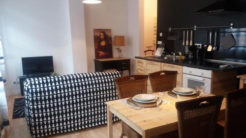 Cambrai Apartment | Apt 5 du Temple HyperCentre & Parking
