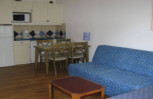 Antibes Apartment | Apt. 5 people Antibes July quiet, shady park, sea, swimming pool