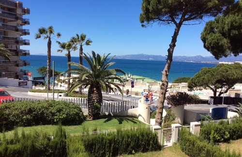 Salou City Centre Apartment | Apt 50 m. beach, sea views, air-conditioned, swimming pool, wifi, parking,
