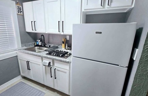 Baytown Apartment | Apt#6 Quiet comfortable place near chemical plants