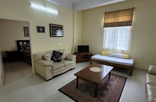 Toli Chowki Apartment | APT 8 3-bedroom apartment in adorable Hyderabad with WiFi, AC