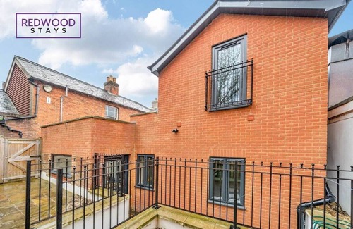 Basingstoke Apartment | Apt Basingstoke Town Center + Netflix + FREE Wi-Fi