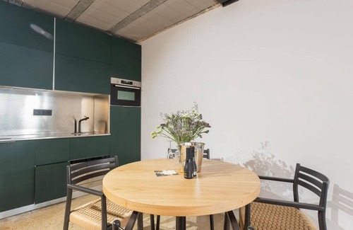 Sant Gervasi Apartment | Apt. close to center w/shared patio & garden