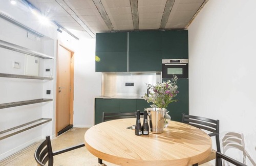 Sant Gervasi Apartment | Apt. close to center w/shared patio & garden