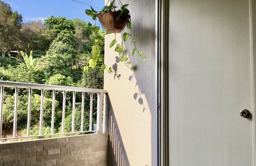 Bucaramanga Apartment | Apt con Vista a la Naturaleza, Para Trabajo Remoto, Wiffi y Plataformas