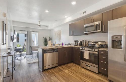 Rio Grande Apartment | Apt in Heart of SLC - King Bed - Gym - Smart TV