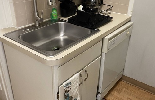Victorian Village Apartment | Apt In the Short North! Close to it All!